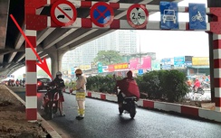CSGT mỏi tay xử lý xe máy đi ngược chiều ở làn mới mở đường Nguyễn Xiển