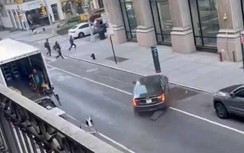 Video: Chạy cảnh sát, tài xế lao thẳng xe vào quán, làm náo loạn đường phố