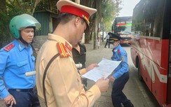 Liên ngành Thái Bình ra quân, loạt tài xế xe khách lập tức bị giữ bằng lái