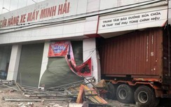 Xe container nổ lốp, lao vào nhà dân và cửa hàng bán xe máy ở Hải Phòng