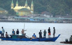 Chìm tàu cao tốc chở 78 người tại Indonesia, ít nhất 11 người thiệt mạng