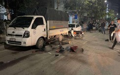 Xe máy kẹp ba tông ô tô đỗ ven đường ở Hạ Long, 3 thanh niên bị thương nặng