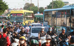 Hà Nội: Cửa ngõ ken đặc người và xe, nội đô thông thoáng bất ngờ