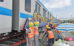 Xoá vết vẽ bậy cho toa tàu metro Bến Thành - Suối Tiên