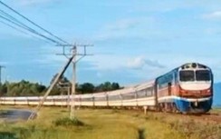 Thông tuyến đường sắt Bắc - Nam sau sự cố tàu SE1 trật bánh ở Huế