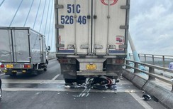 Video TNGT 8/5: Va chạm trên cầu Mỹ Thuận khiến 2 người đi xe máy bị thương