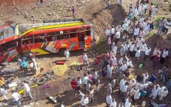 Xe buýt đâm rào chắn, rơi xuống sông ở Ấn Độ khiến 22 người thiệt mạng