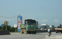 Bất chấp biển cấm, nhiều ô tô vẫn vi phạm tại điểm đen TNGT ở Thanh Hóa