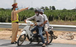 CSGT ngăn hàng loạt xe máy đi vào cao tốc Phan Thiết - Dầu Giây
