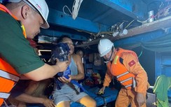 Vật lộn trong đêm cứu thuyền viên bị nạn nghiêm trọng trên biển Khánh Hòa
