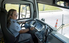 Những nữ tài xế xe buýt xóa tan định kiến ở Colombia