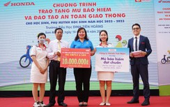 HEAD Sơn Minh trao gần 800 MBH cho học sinh Trường tiểu học Đinh Tiên Hoàng