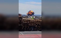 Video tiêm kích F-18 lao xuống đất rồi phát nổ như cầu lửa