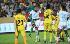 V-League: Viettel thắng phút bù giờ, Nam Định hơn người vẫn bị cầm chân