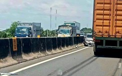 Video TNGT 22/5: Xe con va chạm xe đầu kéo trên cao tốc TP.HCM-Trung Lương