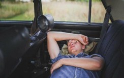 Vụ ngộ độc khí do ngủ trong ô tô ở Hải Phòng: Sức khỏe 2 bố con ra sao?
