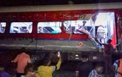 Nghi vấn nguyên nhân dẫn đến tai nạn đường sắt kinh hoàng ở Ấn Độ