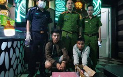Bắt 2 người Lào vận chuyển hơn 18.000 viên ma túy