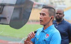 Trọng tài đầu tiên tại Việt Nam được VAR hỗ trợ trong một trận đấu