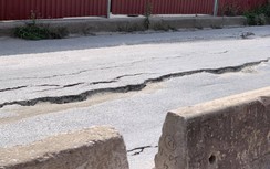 Hà Nội: Đường Âu Cơ nứt vỡ, sụt lún, nguy cơ mất an toàn giao thông