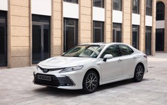 Toyota Camry 2023 giảm giá mạnh tại đại lý