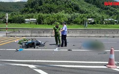 Video TNGT 29/6: Hai người đi xe máy tử vong sau va chạm với xe đầu kéo