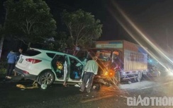 Video TNGT 8/7: Xe 7 chỗ tông trực diện ô tô tải, 3 người tử vong