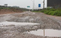 Đường gom cao tốc Hà Nội - Bắc Giang hư hỏng, mất ATGT nhiều năm