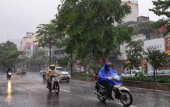 Hà Nội khuyến cáo người dân hạn chế ra đường khi bão số 1 đổ bộ