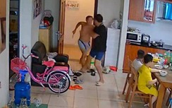 Công an triệu tập người đàn ông cầm dao tấn công hàng xóm ở Hà Nội