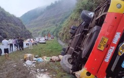Xe khách chở 28 người lật nghiêng vào vách núi ở Huế có còn hạn kiểm định?