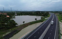 Khơi thông dòng chảy, chống ngập tại Km25 trên cao tốc Phan Thiết-Dầu Giây