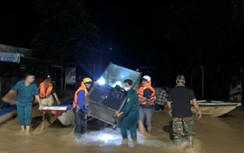 Nước lũ dâng cao vượt báo động 3, người nuôi cá ở Đồng Nai thiệt hại nặng