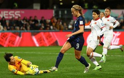 CĐV châu Á có hành động ấm lòng với tuyển nữ Việt Nam sau trận thua Hà Lan