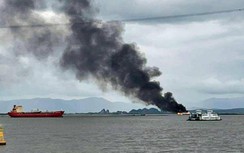 Tàu du lịch bốc cháy dữ dội trên biển Hải Phòng, 6 thủy thủ thoát nạn