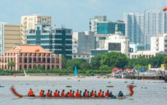 Gần 700 tay chèo đua thuyền truyền thống trên sông Sài Gòn