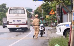 Quảng Ninh: Phổ biến vi phạm xe máy đi ngược chiều trên quốc lộ 18