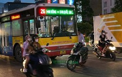 Công an Hà Nội truy tìm thanh niên chặn xe buýt, đe dọa hành hung tài xế