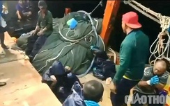 Biên phòng Kiên Giang giải cứu ba ngư dân bị hành hạ trên tàu cá