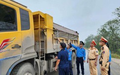 Hà Nội: Tước giấy phép lái xe gần 600 tài xế chở quá tải