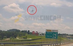Video 10 giây cuối khi máy bay lao xuống cao tốc ở Malaysia