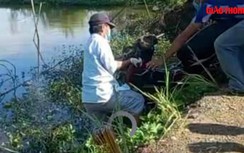 Video TNGT 21/8: Nam thanh niên đi xe máy lao xuống mương nước tử vong
