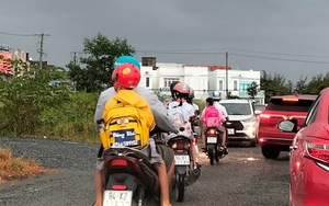 Tặng mũ bảo hiểm "Giữ trọn ước mơ" cho trẻ em Cà Mau