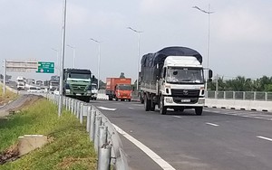Bổ sung tiêu phản quang trên dải phân cách cao tốc Trung Lương - Mỹ Thuận