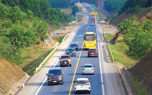 Gặp sự cố trên đường cao tốc, tài xế cần làm gì để giữ an toàn?