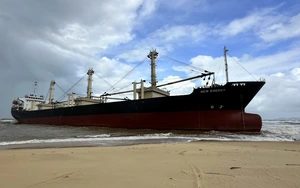 Vì sao tàu hàng nghìn tấn thường mắc cạn ở cảng Dung Quất?