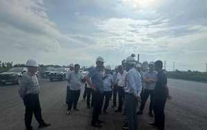 Thứ trưởng Phạm Minh Hà kiểm tra 4 dự án cao tốc phía Nam, yêu cầu về đích dịp 19/12