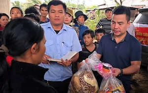 Trao 1.000 suất quà hỗ trợ người dân vùng lũ Phú Yên