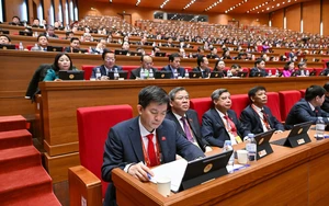 Toàn cảnh phiên thảo luận văn kiện Đại hội XIV của Đảng sáng 21/1