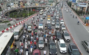 Thủ tướng: Không để xảy ra ùn tắc trên các tuyến đường vào trung tâm Hà Nội và TP.HCM